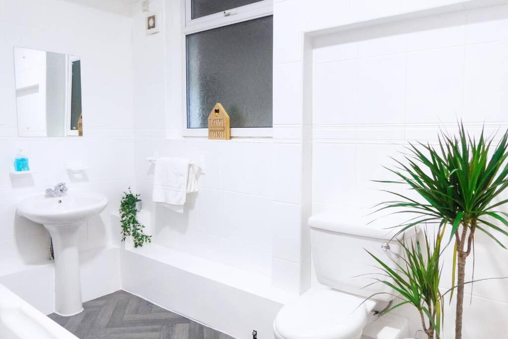 Apartment Up To 9 Close To Centre, Big Tv And Wifi Cardiff Esterno foto